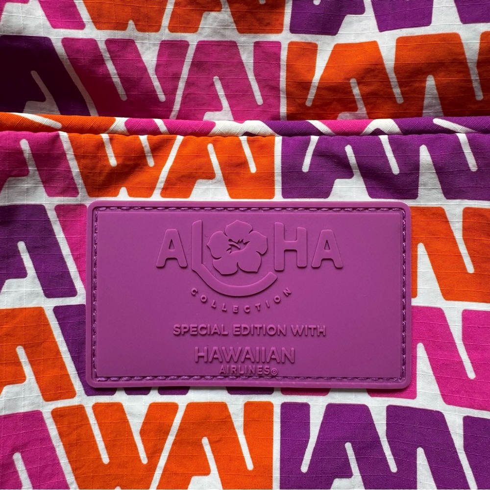Aloha Collection X Hawaiian Airlines Flight Bag - Picture 4 of 5